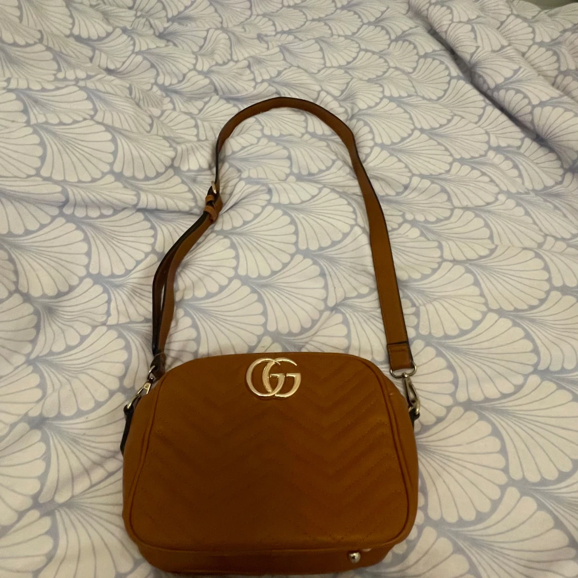 Gucci axelväska i brun  - 2