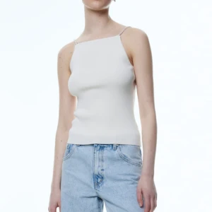 Vit ribbad linnetopp med kedjeband - Super fin ribban topp, aldrig använd 