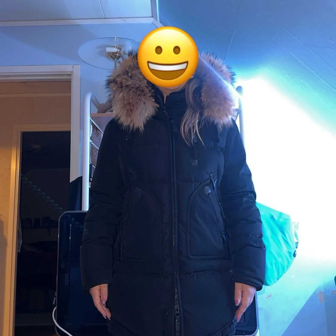 Svart vinterparkas med pälskantad huva från Cecion Sweden  - 1