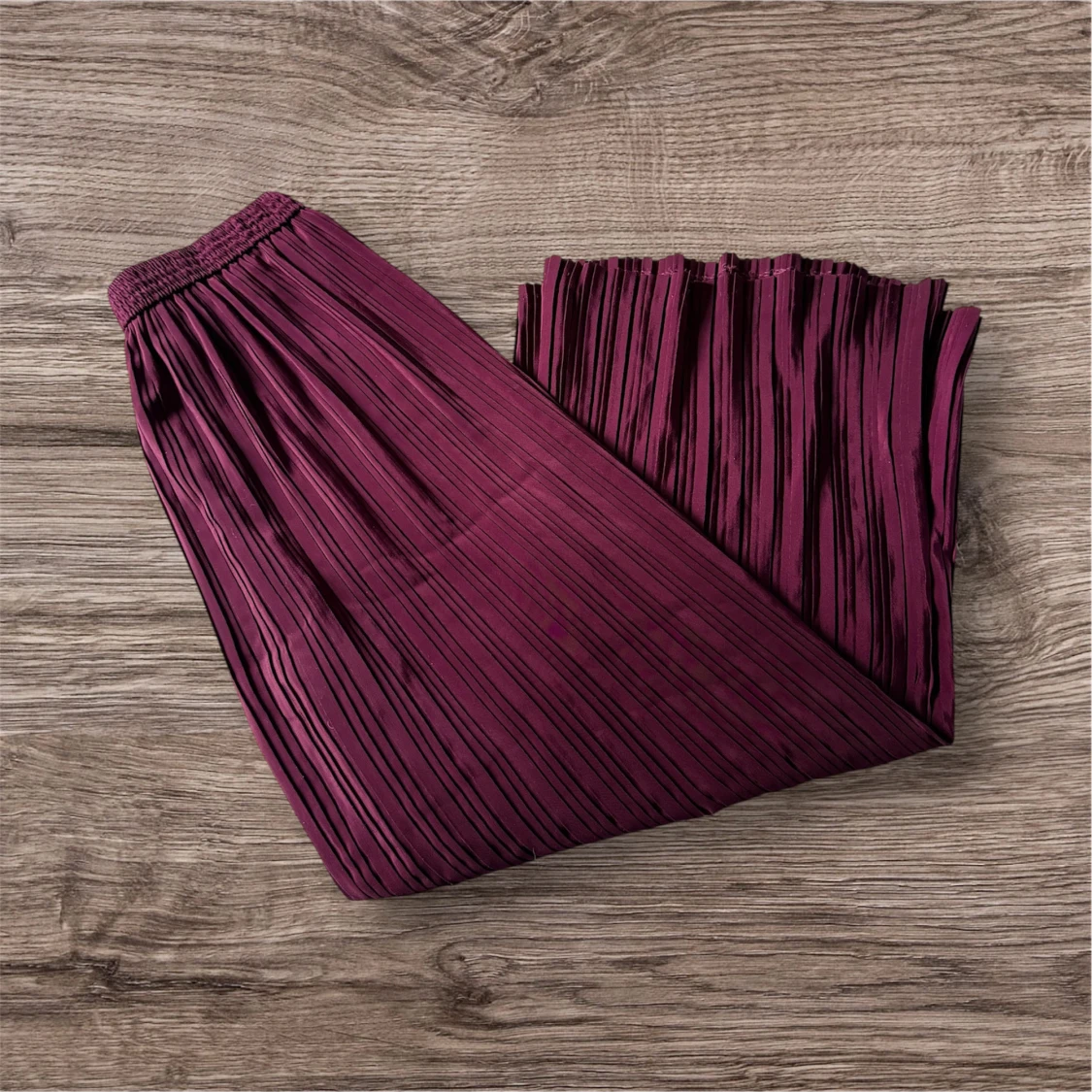 Plisserade vinröda/lila byxor 
