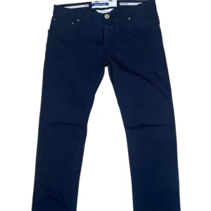Jacob cohen chinos  - Jacob cohen chinos. Storlek W32. Skick 9/10 som nya. Pris 1190. Finns att köpa på Fashionels.com 