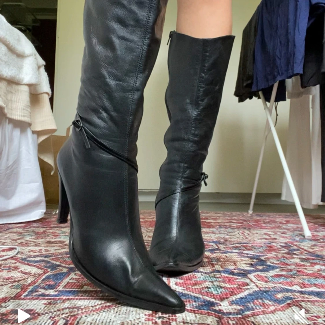 Svarta höga stövlar med klack - 4