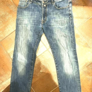 Jacob cohën Jeans - Tja säljer nu ett par feta Jacob cöhen Jeans riktigt bra skick och jag vill bara ha 999kr för dom och vid en snabb och smidig affär kan vi diskutera priset