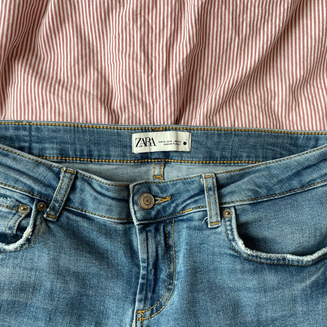 Blå bootcut jeans från Zara - 2