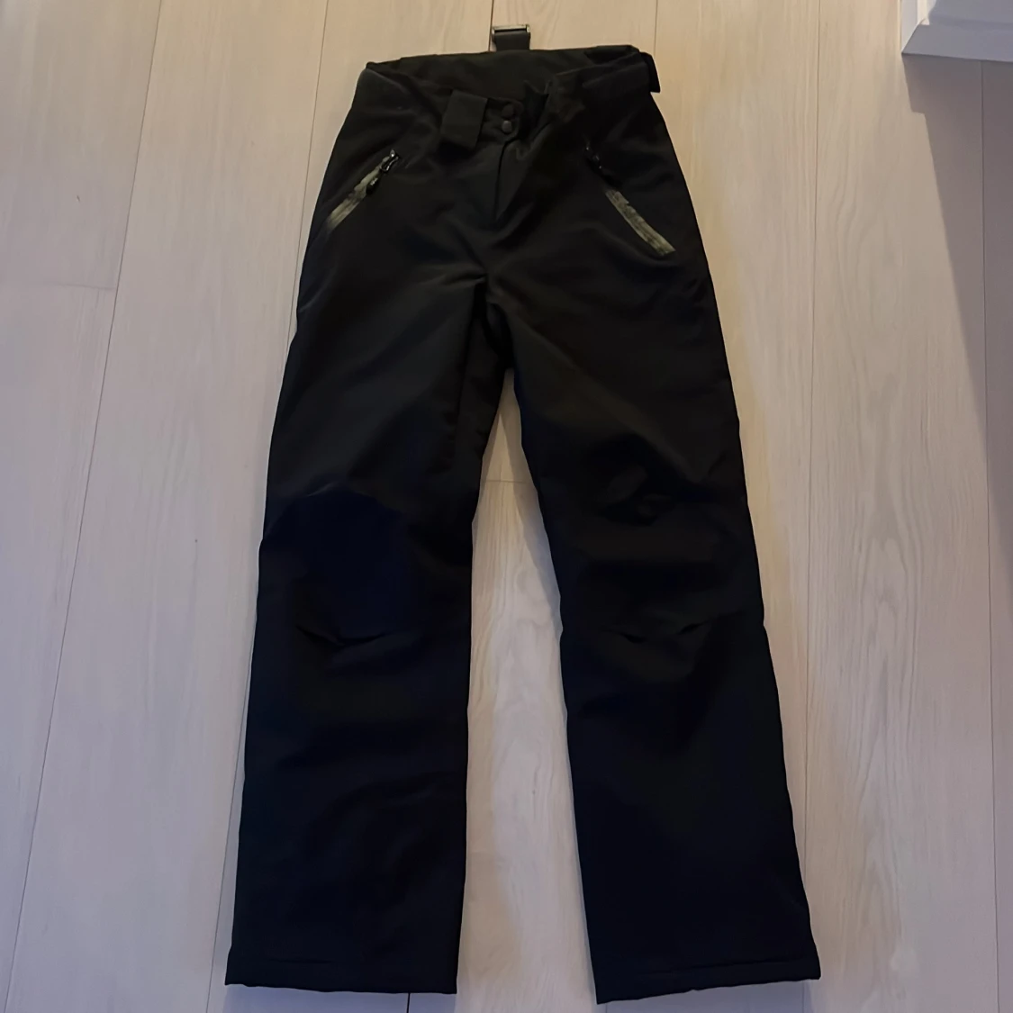 Svarta täckbyxor från VOLC