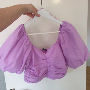 Gina tricot topp  - topp med puffärmar 