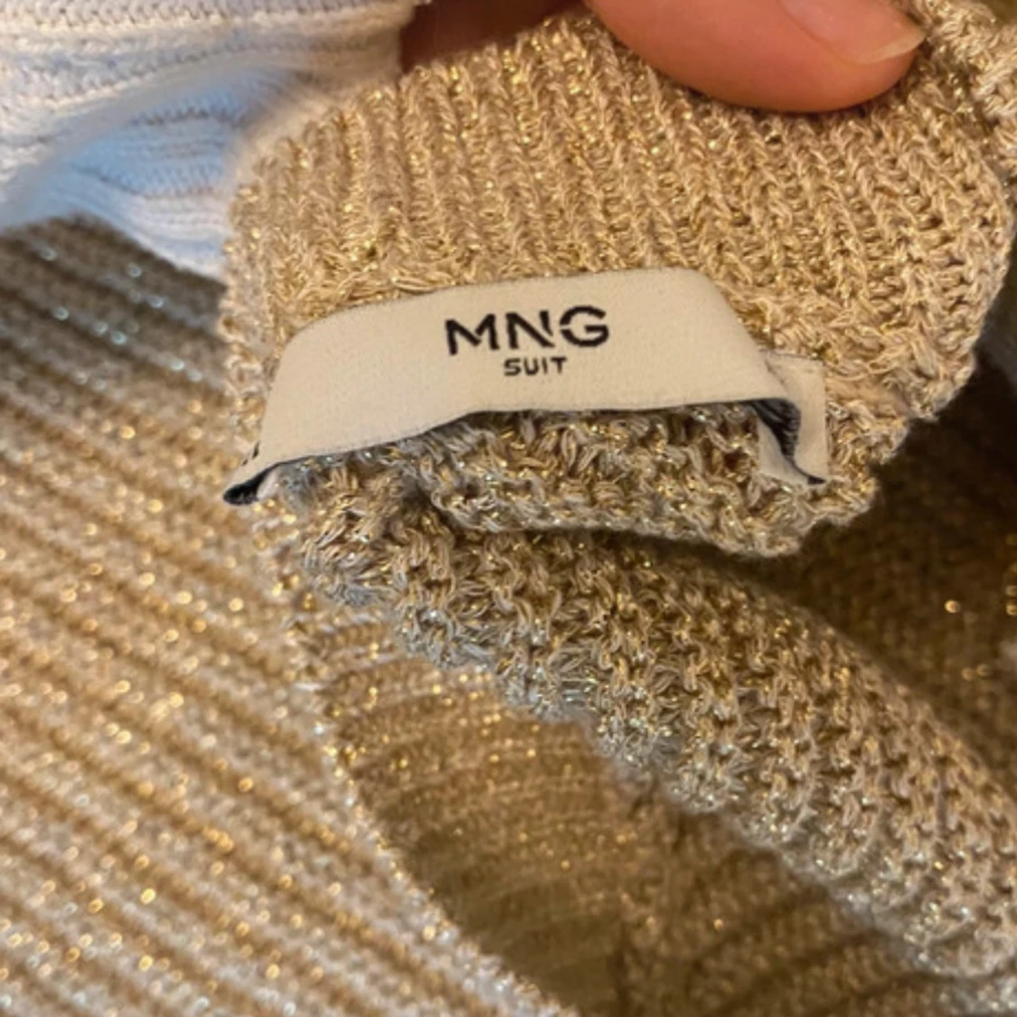 Glittrig beige stickad tröja MNG - 1