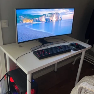 Säljer dator mycket bra skick.   Eller byta mot något roligt roligt, - gamingdator med tillhörande skärm, tangentbord och mus och gameing stol 