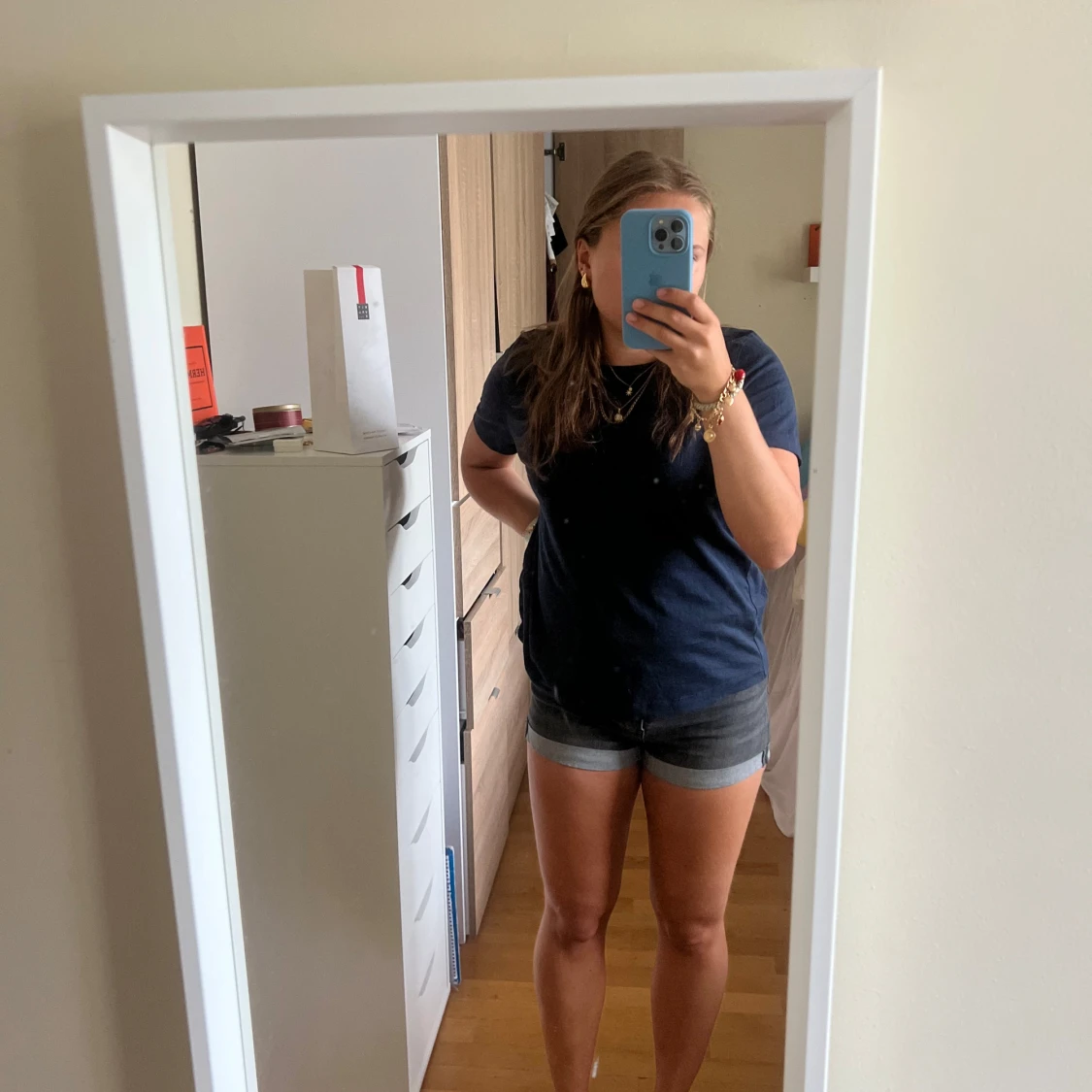 Mörkgrå jeansshorts