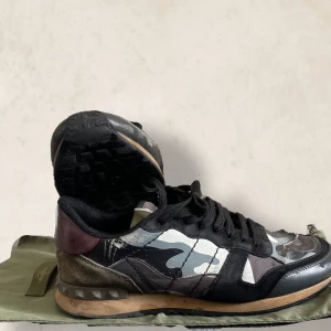 Valentino rockrunners - 🔹Snygga Valentino skor i modellen Rockrunner | storlek 41 | 1349kr | pris kan diskuteras | O&P |