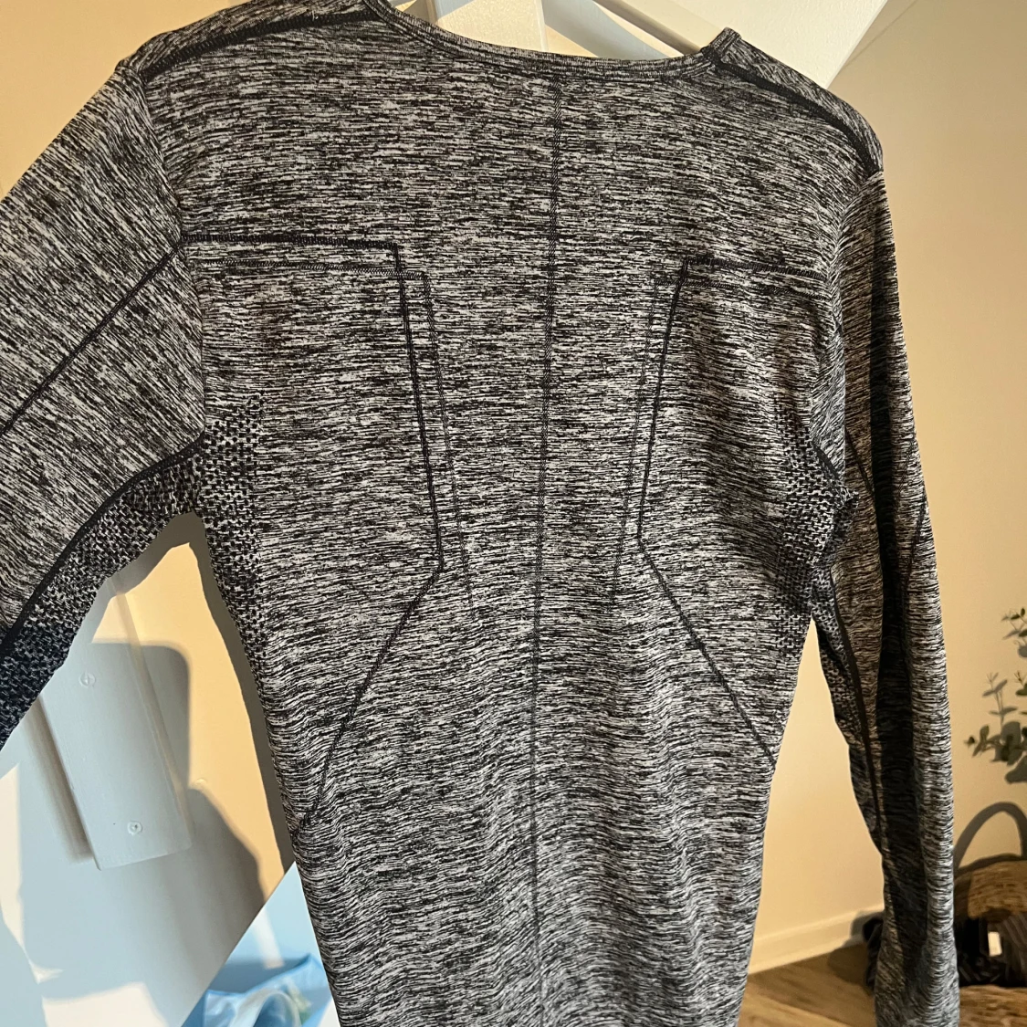 Grå långärmad träningströja/underställ Craft  - 2