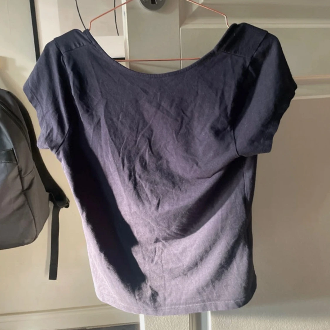 Svart topp med öppen rygg - 2