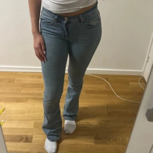 Utsvängda jeans - Utsvängda jeans ny pris 499kr