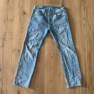 Levis 501  - As feta Levis 501 | Skick 9,5/10 | Storlek 31/30 | Hör av er vid fler funderingar! 