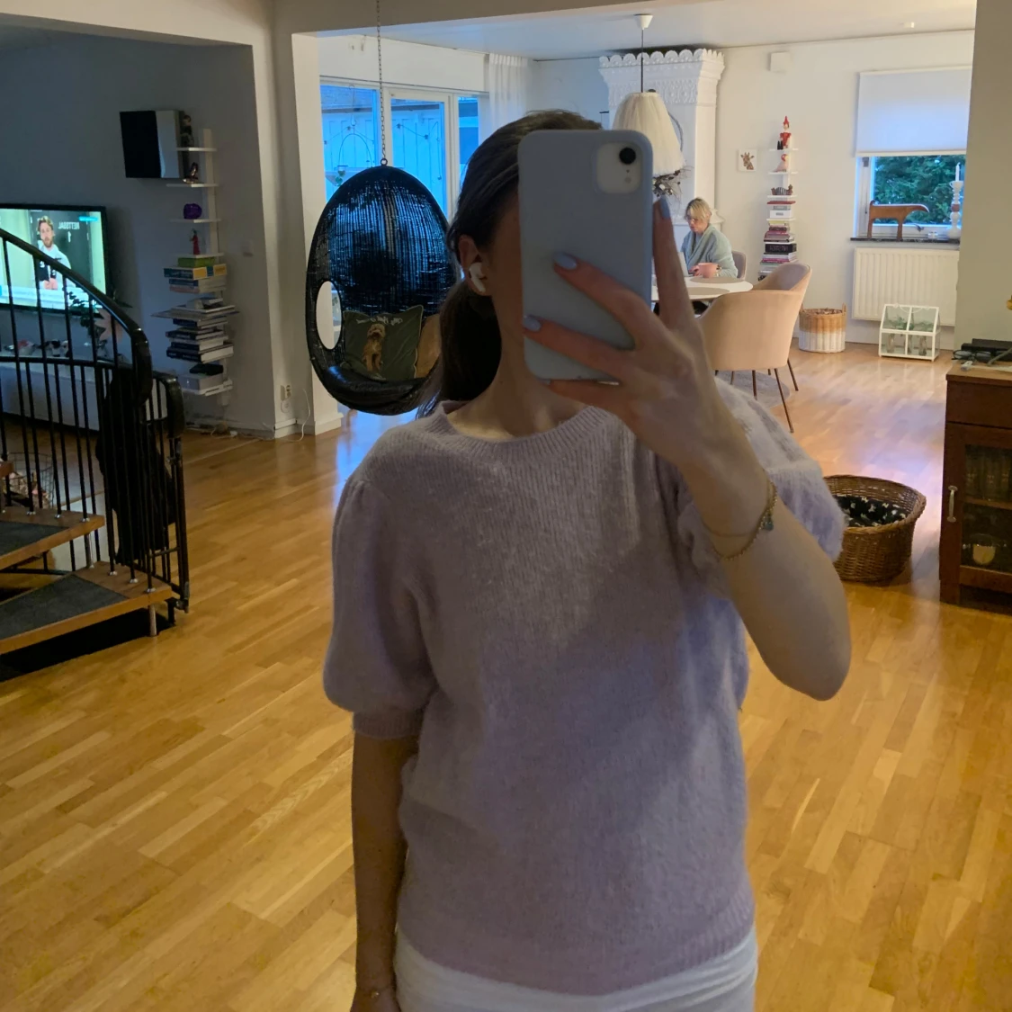 Ljuslila stickad tröja med puffärm