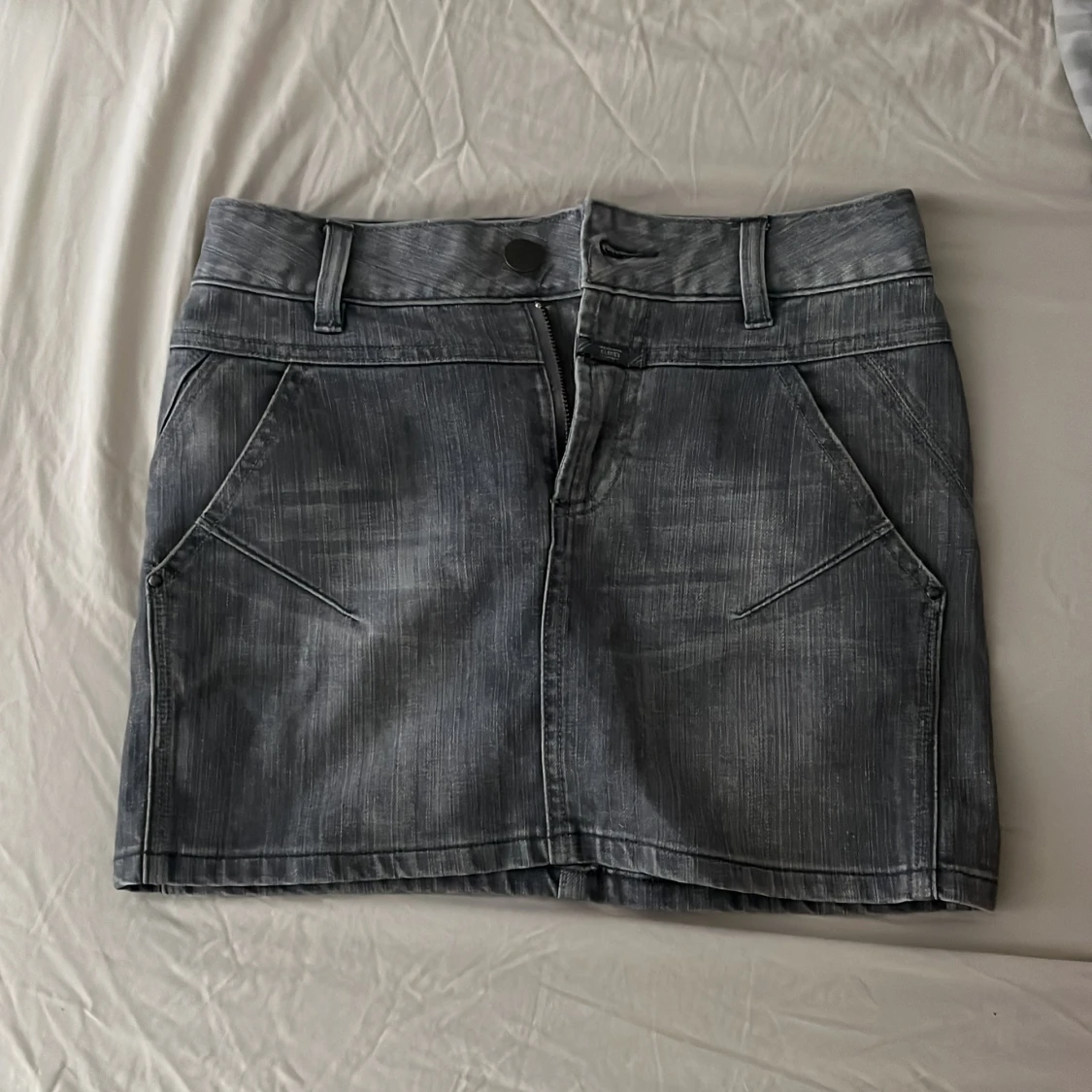 Grå jeanskjol från Closed