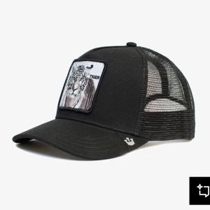 Svart keps tigerpatch - Svart keps från Goorin Bros med broderad tigerpatch framtill. Kepsen har böjd skärm, mesh på sidorna och justerbar snapback.