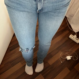 Ljusblå jeans från AS Design, 26/32 - Säljer ett par ljusblå jeans från AS Design i klassisk rak modell. 