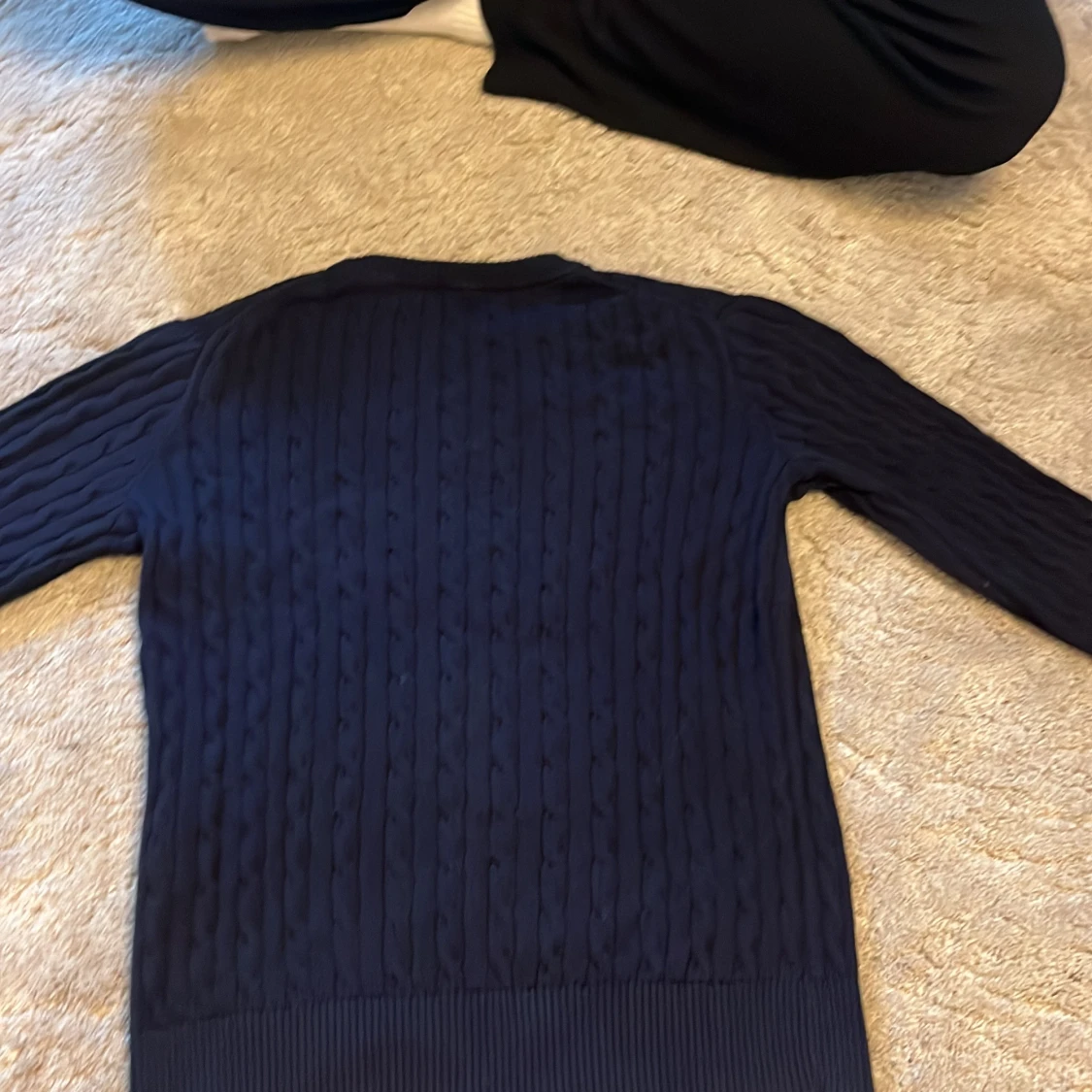 Mörkblå kabelstickad tröja från Gant - 1