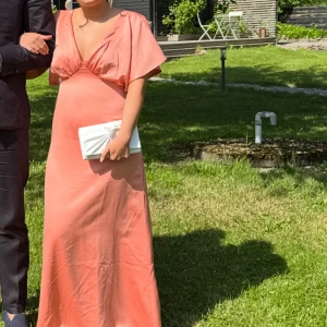 Klänning  - Min fina balklänning🥰🥰i korall färg 