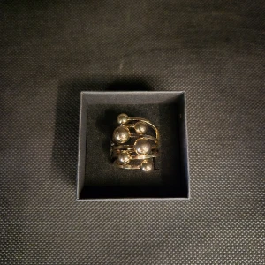 Guld ring  - GRATIS GÅVA MED VARGE ORDER!! Supertrendig stockholmsstil tjejer, ring guld. Vinter ring smycke. Gjord av stål, jag svarar och skickar alltid snabbt!
