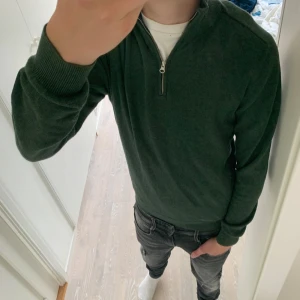 John Henric half zip  - Half zip från John Henric, Storlek S. Skriv om ni har några funderingar !