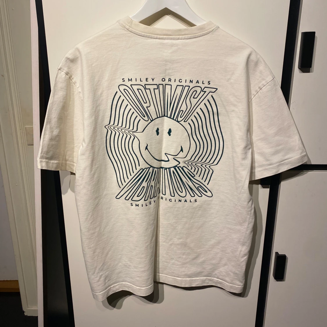 Vit t-shirt från H&M x Smiley Originals - 1