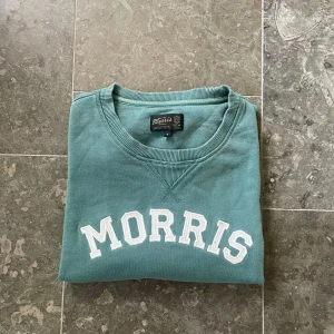 Morris tröja  - Riktigt fet Morris tröja perfekt till lite kallare sommar kvällar. Strlk s. I princip ny skick. 