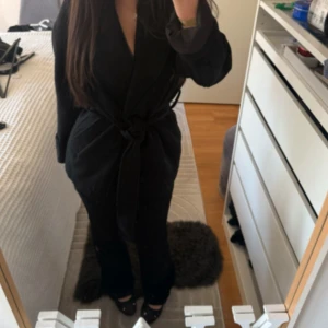 Ginatricot Kappa - Hej! säljer denna kappan ifrån Ginatricot jag har användet den några fåtal gånger men den är i bra skick!❤️