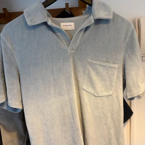 Frotté picke  - En snygg ljusblå frotté picke. Andvänd man bra stick. 