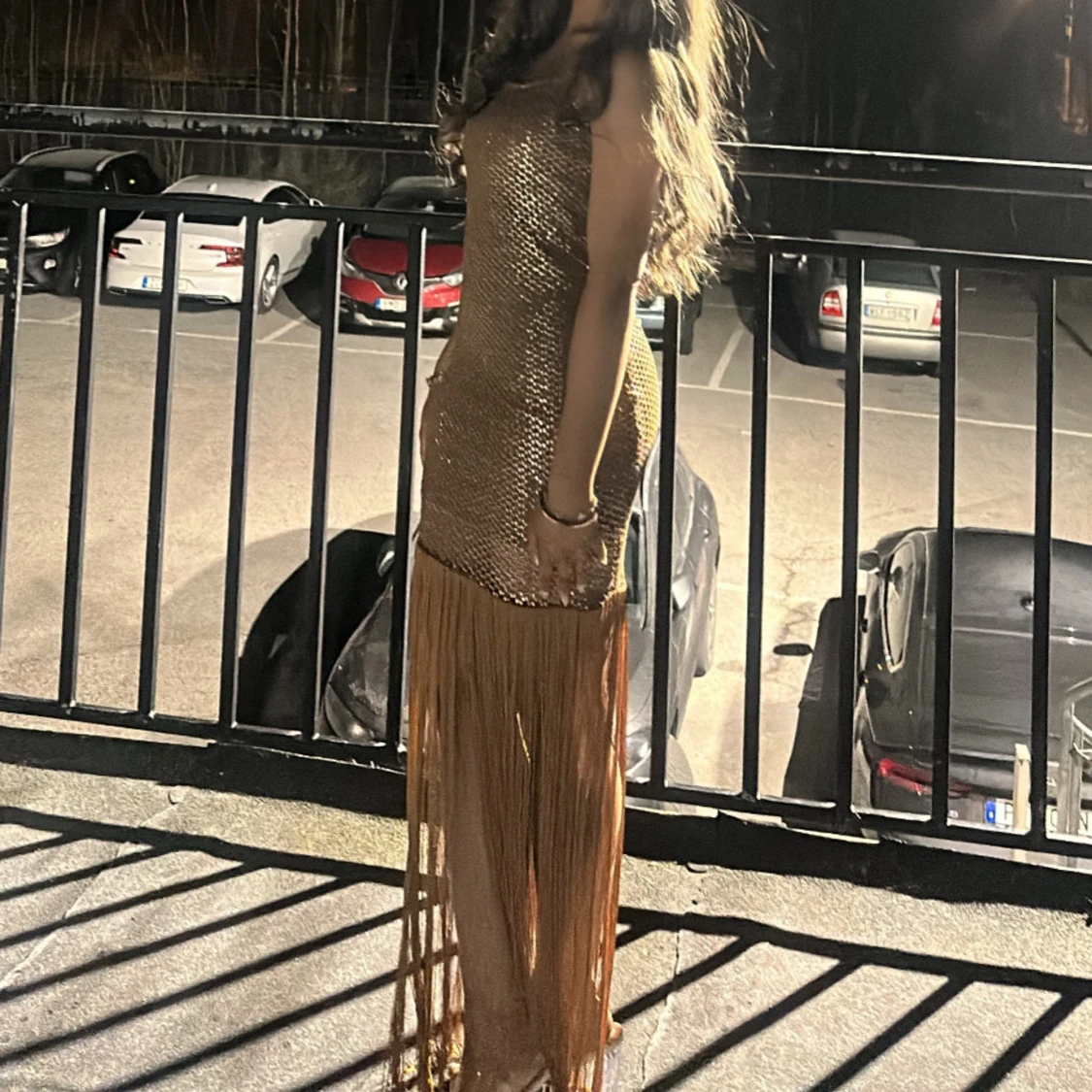 Guldig långklänning med fransar - 4