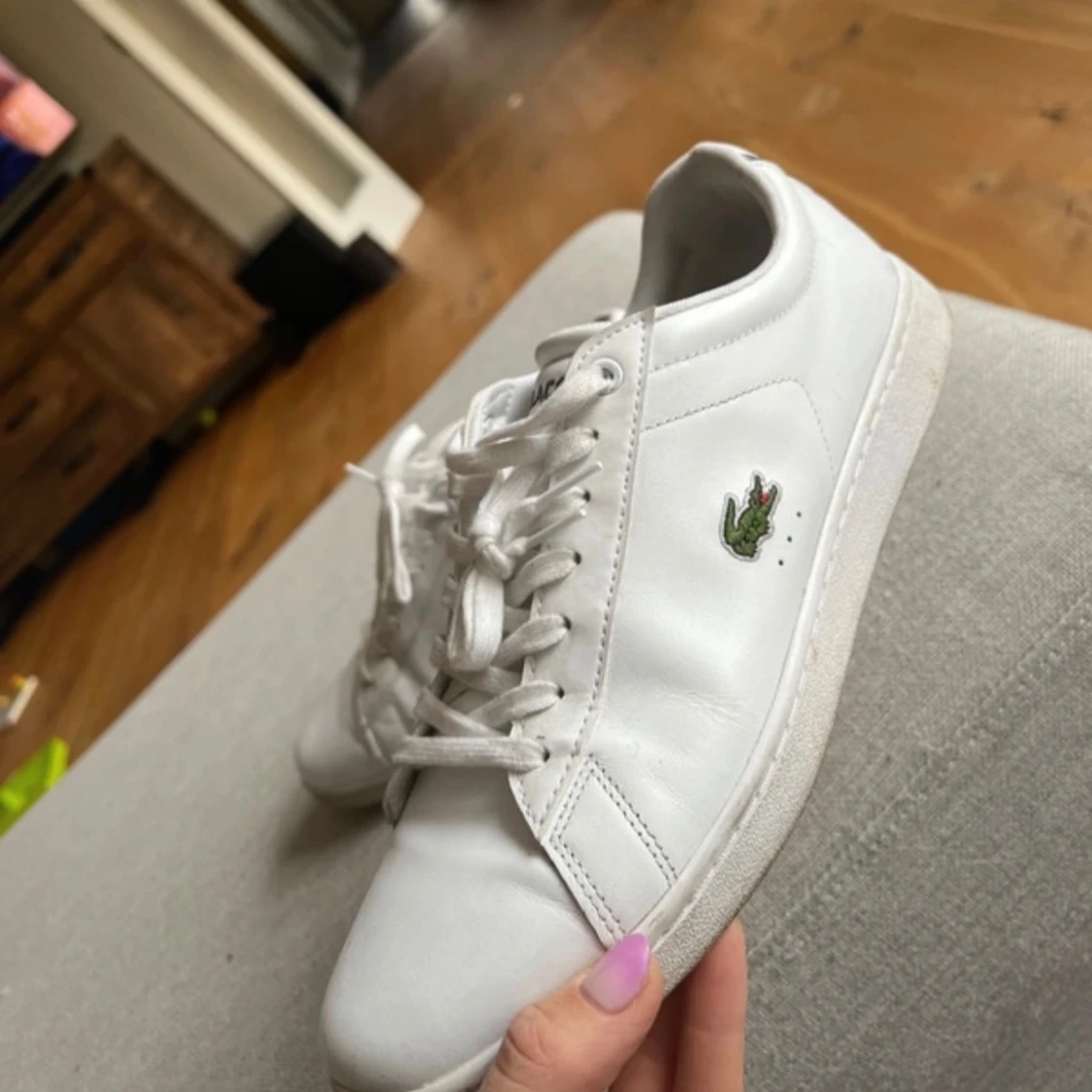 Vita sneakers från Lacoste - 1