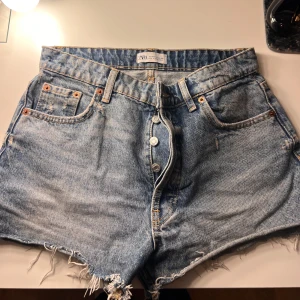 Blå jeansshorts från Zara - Kommer inte till användning längre🩵🩵