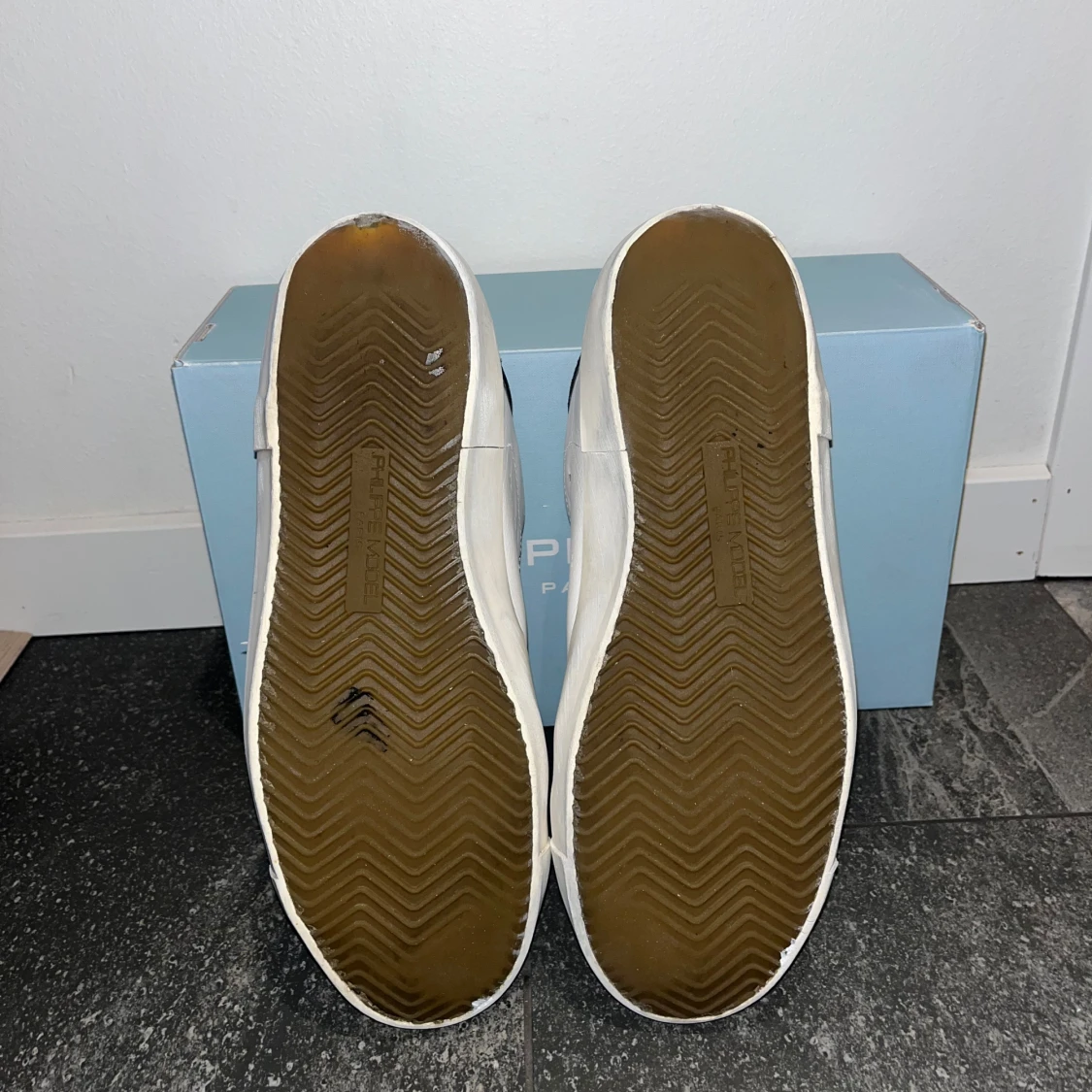 Vita sneakers från Philippe Model - 4