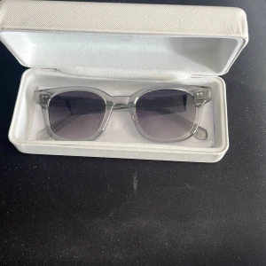 Chimi 02 solglasögon  - Säljer mina chimi 02 solglasögon då de sällan kommer till användning längre. Det finns inga skador på dom och dom är i toppskick. Skriv om du vill ha mer information eller specifika bilder. Pris går att diskuteras