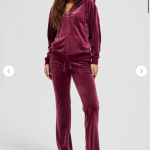 mörk rött juicy set - byxor storlek xxs tröja storlek s💘 skriv för mer detaljer och bilder . Bra skicka inte använt mycket sen köpta och inte tvättat mycket