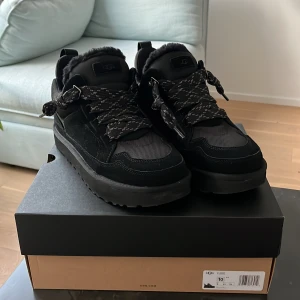 Ugg lowmell - Säljer mina Ugg lowmell. Jag köpte dom från merch Sweden från deras lagerrensning och vill sälja dom. dom har aldrig används så dom är i nyskick. Pris kan diskuteras.