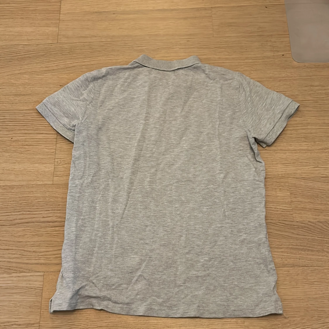 Ljusgrå pikétröja från GANT - 3