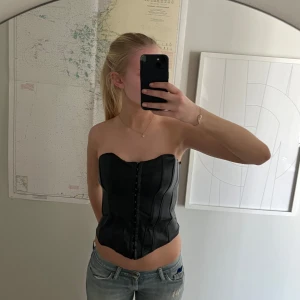 Svart skinn korsett från Zara - Inga defekter