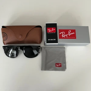 Svarta Rayban boyfriend  - säljer ett par helt nya rayban boyfriend perfekt till sommaren. Bara testat på. Skriv vid minsta fråga!