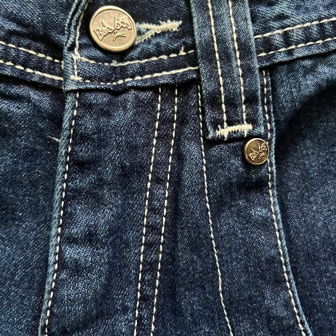Mörkblå jeans med eldpatch från Bad Boy - 3