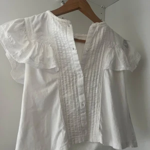 Zara blus  - Säljer en jätte fin blus från Zara 🥰