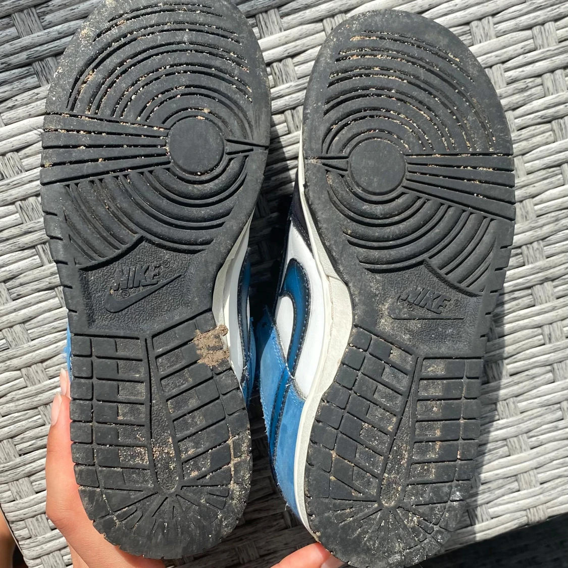 Nike Dunk i svart, vit och blå - 1