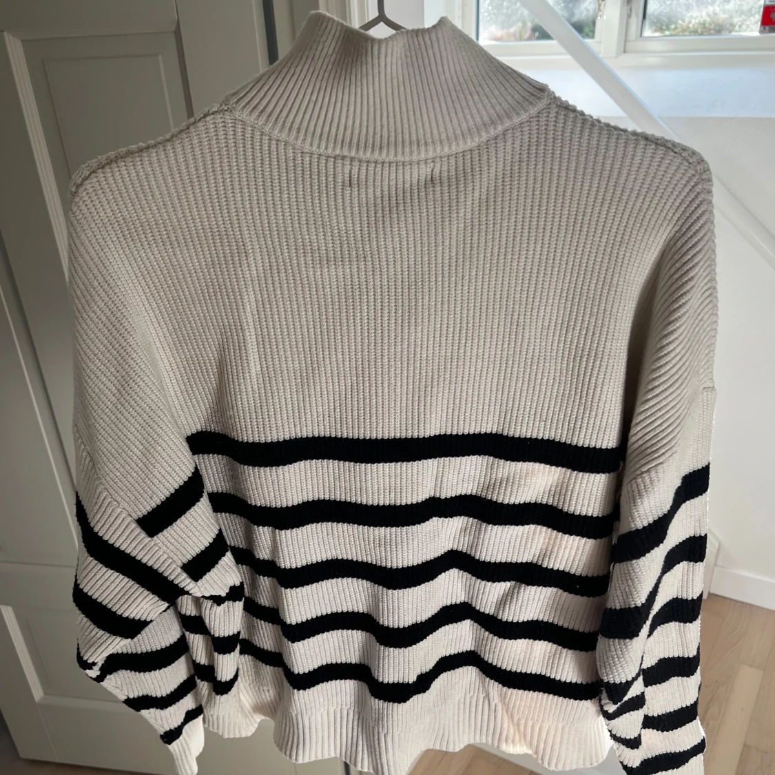 Randig ribbad tröja med dragkedja - 1