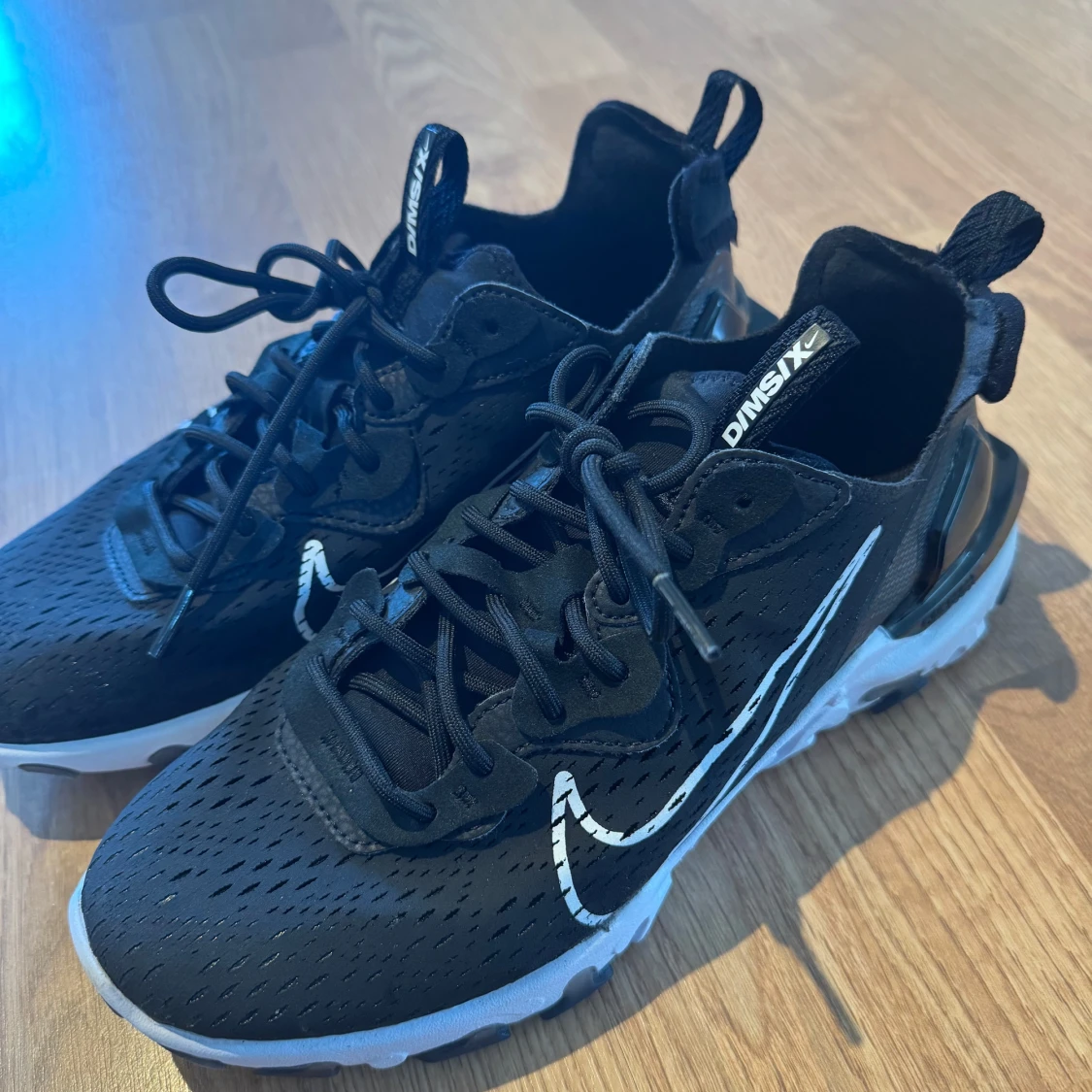 Nike React V2. Svart/vit - 1