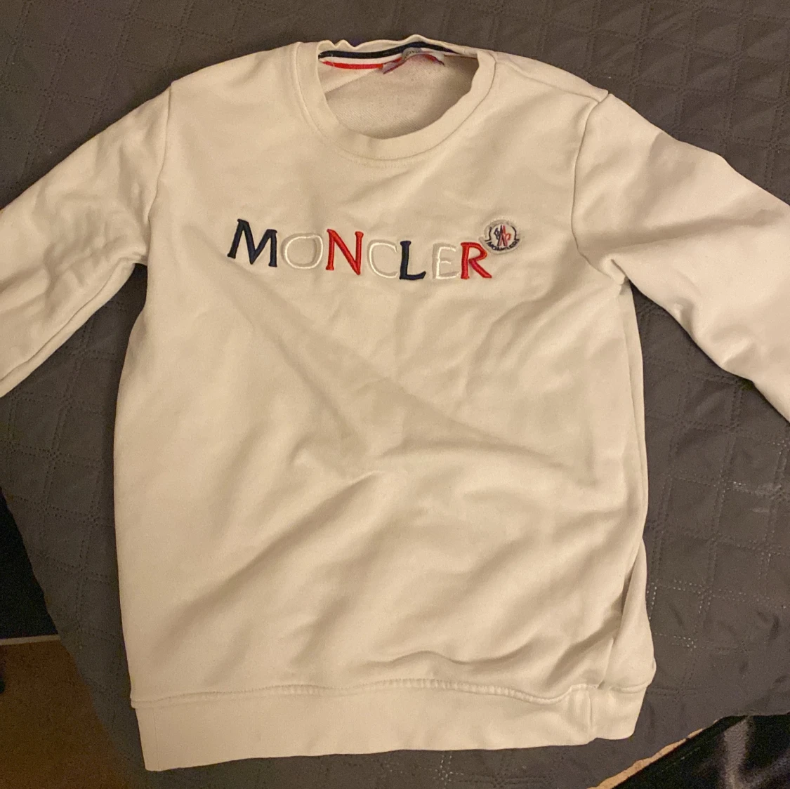 Vit sweatshirt från Moncler