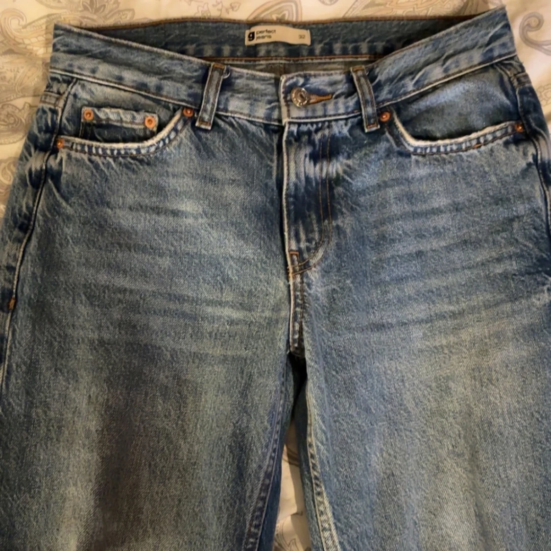 lågmidjade jeans ifrån ginatricot  - 4