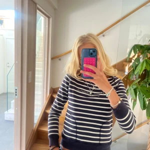 Pepes jeans tröja - Skitsnygg randig tröja med Coola detaljer, perfekt till våren❤️❤️❤️