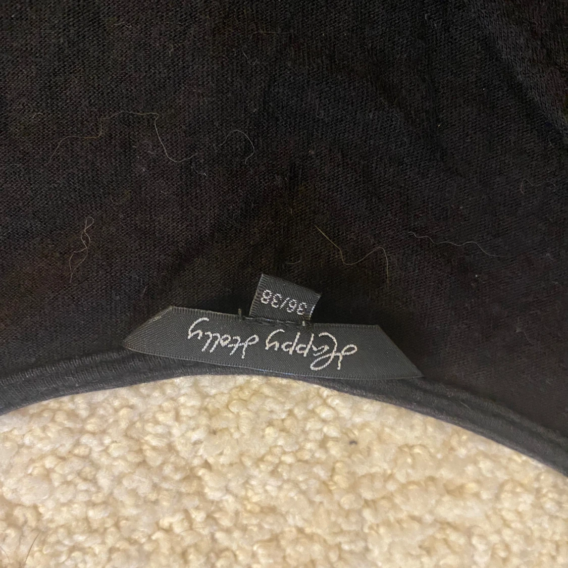 Svart omlottopp med knytband från Happy Holly - 2