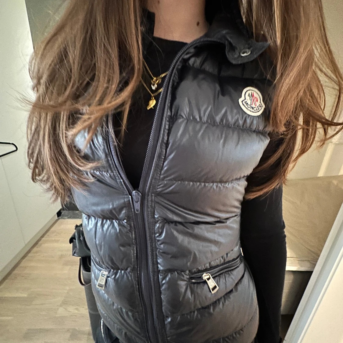 Svart dunväst från Moncler